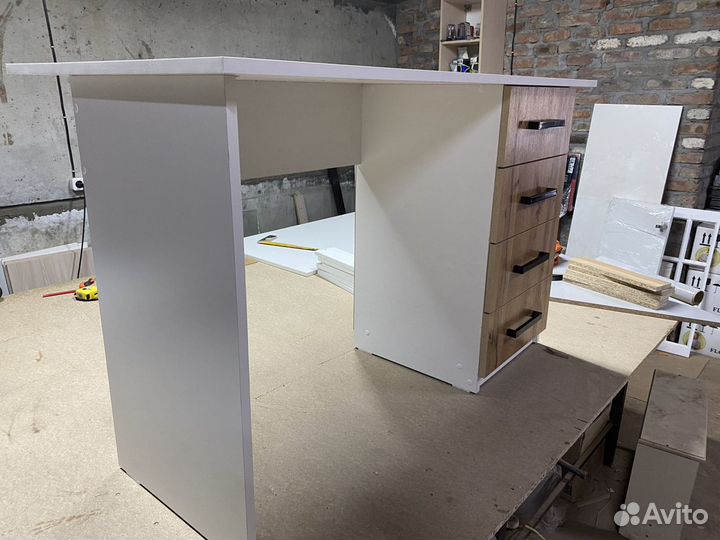 Письменный стол