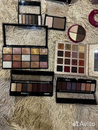 Палетки теней для глаз и лица