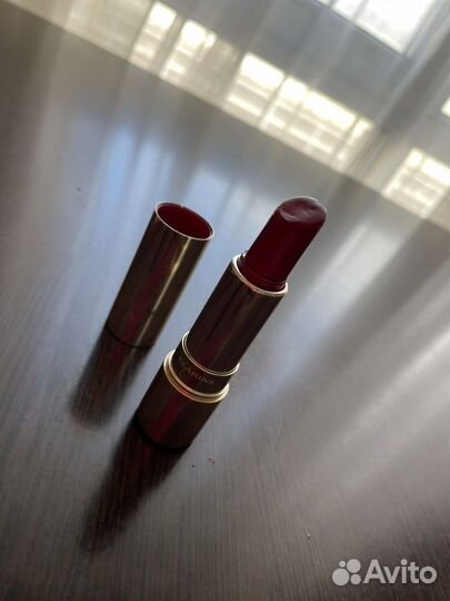 Clarins помада 754 joly rouge