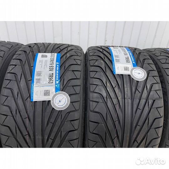 Triangle TR968 265/35 R18