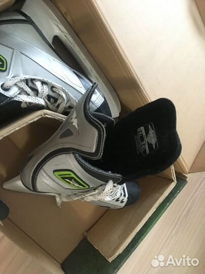 Коньки хоккейные