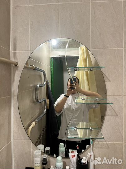 Зеркало в ванную с полочкой