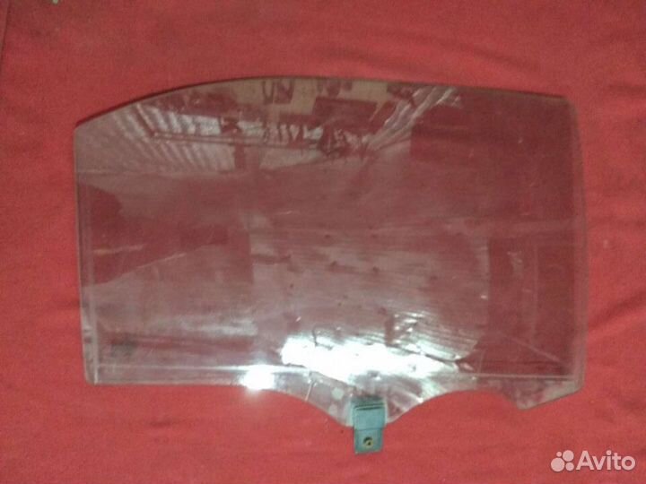 Стекло двери заднее правой Mercedes w220