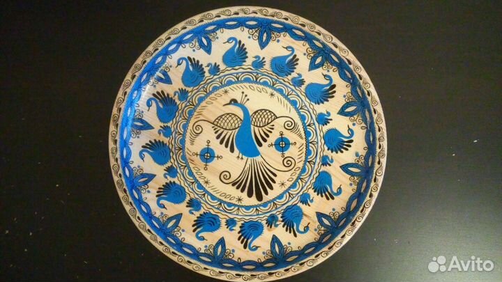 Деревянные тарелки для интерьера. Мезенская роспис