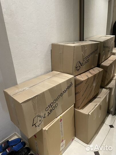 Одежда, сумки, бытовые вещи (5 коробок)