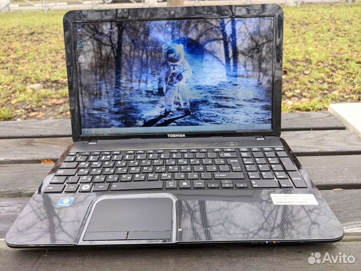 Ноутбук Toshiba Satellite L850 на i5