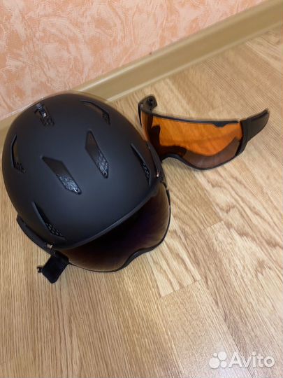 Горнолыжный шлем