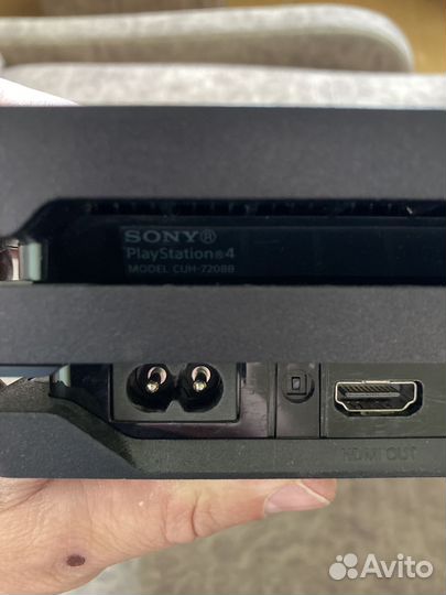 Продам Sony Playstation 4 Pro 1 TB, ревизия 7208B