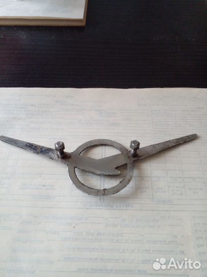 Автомобильные эмблемы