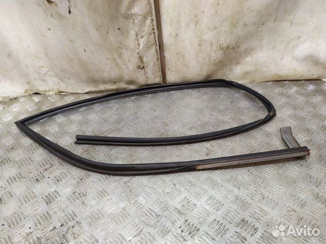 Уплотнитель стекла передний правый Honda Cr-V 3 RE