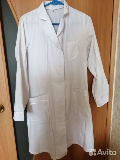 Белый медицинский халат