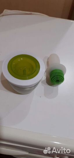 Кисть с емкостью для смазывания выпечки