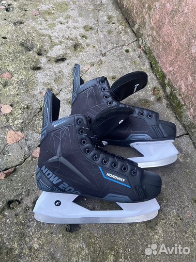 Коньки хоккейные 42 размер