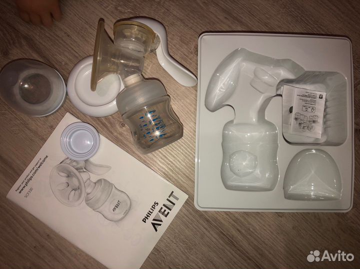 Молокоотсос Avent ручной и стаканы для хранения