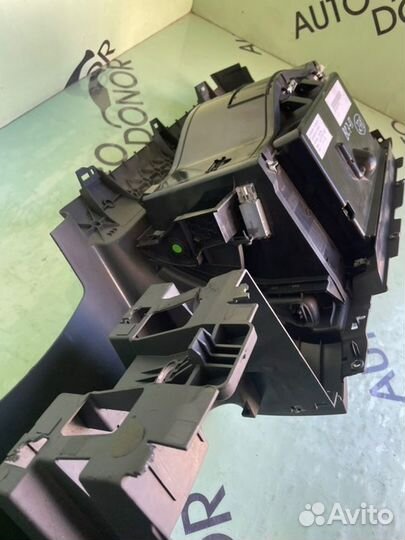 Нижняя часть панели Volkswagen Touareg 7L дорест