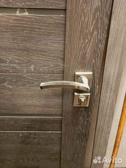 Продам межкомнатную дверь 6-ка