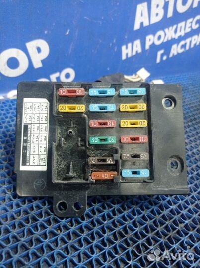 Блок предохранителей Toyota Camry седан 4S-FE 1990