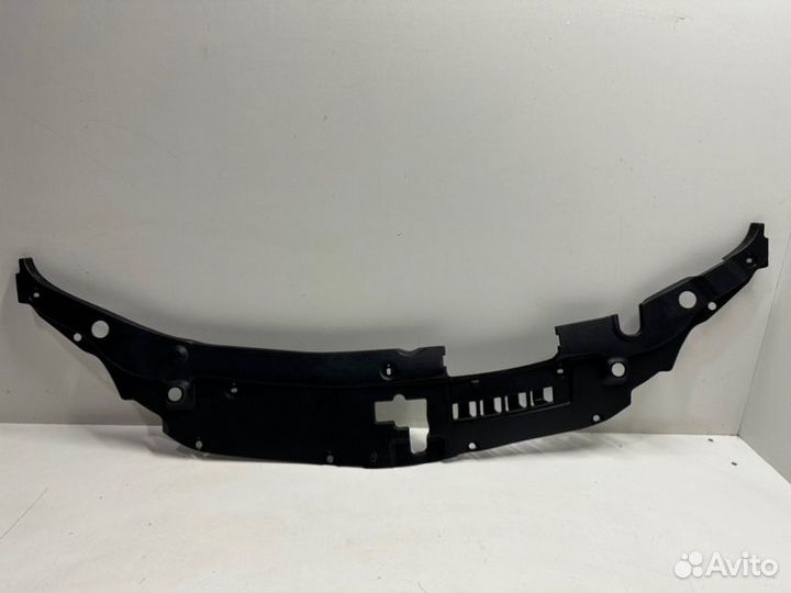 Накладка замка капота передняя Toyota Camry