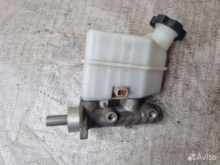 Главный тормозной цилиндр Hyundai Tucson, JM