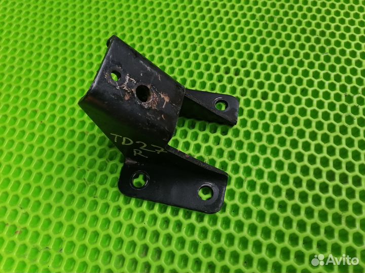Кронштейн двигателя TD27 Ниссан Террано 2
