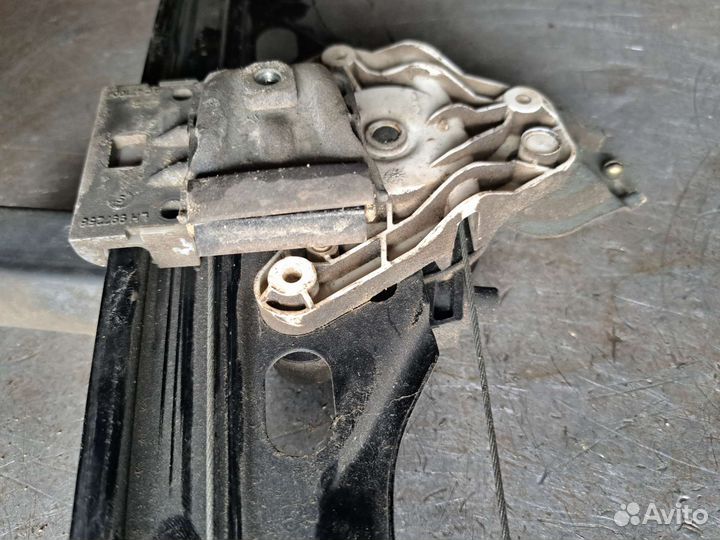 Стеклоподъемник задний левый на Mercedes W203