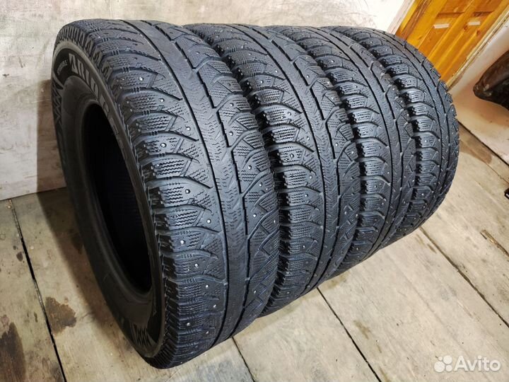 Bridgestone Ice Cruiser 7000 205/70 R15
