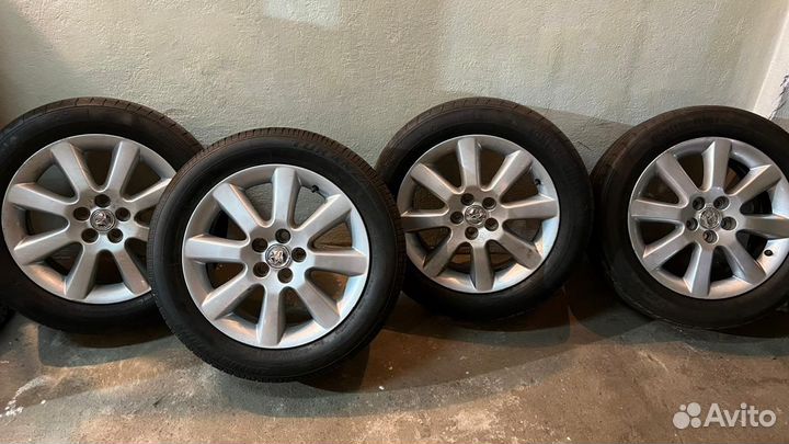 Оригинальные литые диски (комплект) Toyota + шины