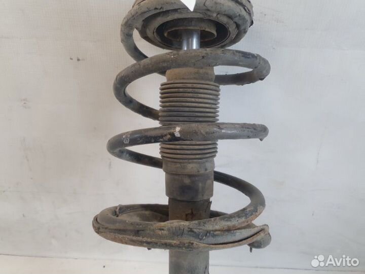 Амортизатор передний правый Kia Ceed 2