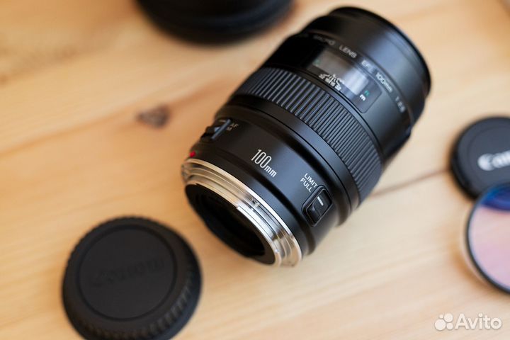 Canon EF 100mm f/2.8 Macro