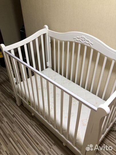 Детская кроватка Гандылян с маятником