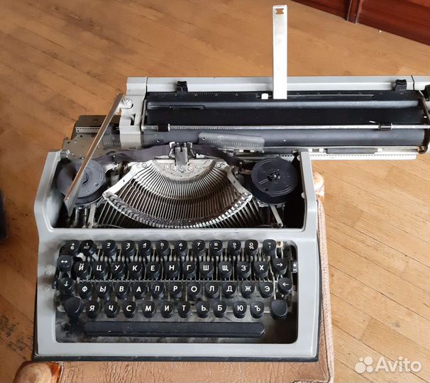Печатная пишущая машинка 