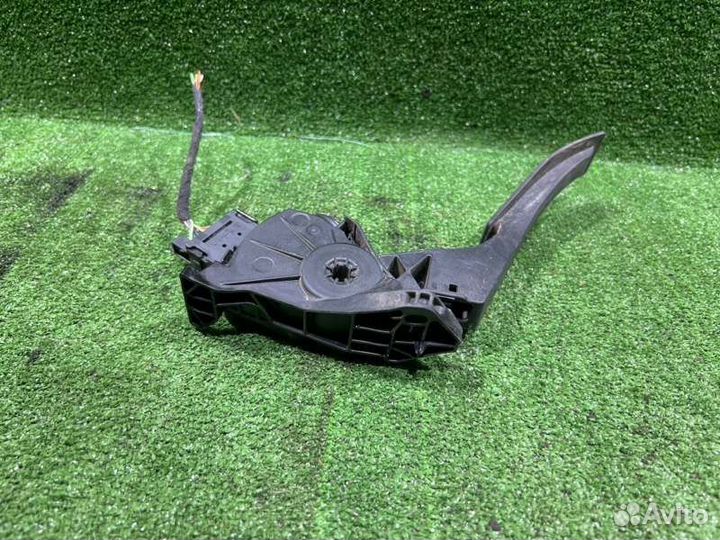 Педаль газа Opel P-J Astra седан 1.4 2013