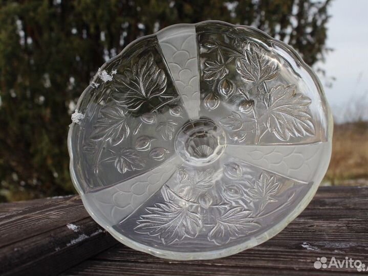 Ваза на ножке редкий рисунок крыжовник