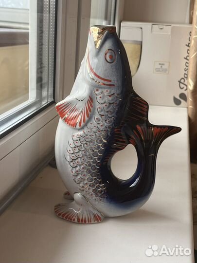 Фарфоровый графин в виде рыбы