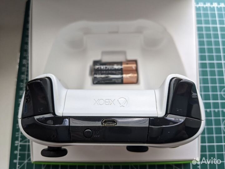 Геймпад Xbox One white