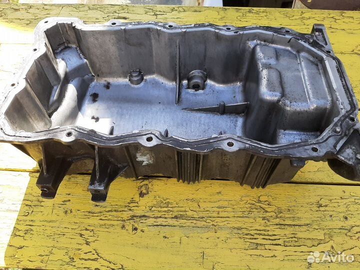 Поддон двигателя D4EA