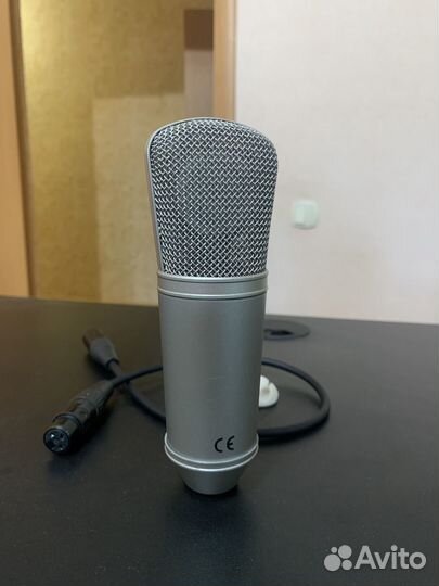 Студийный микрофон behringer B1