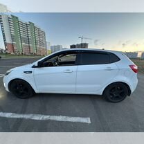 Kia Rio 1.6 AT, 2013, 203 000 км, с пробегом, цена 730 000 руб.