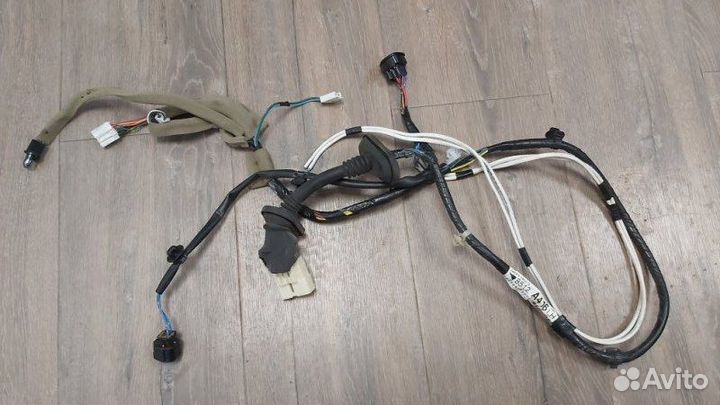 Проводка двери задняя левая Mitsubishi Pajero 4