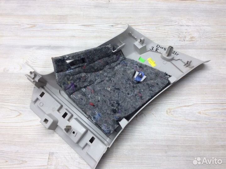 Обшивка багажника задняя правая Renault Duster