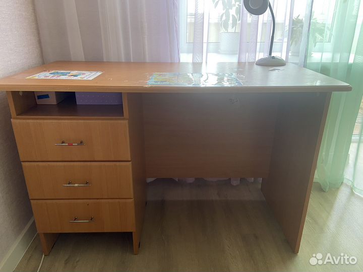 Письменный стол