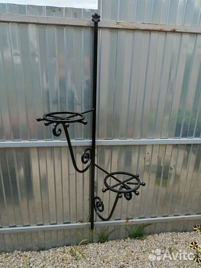 Подставка для цветов металлическая