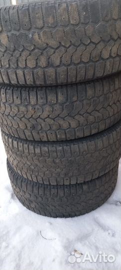 Yokohama Ice Guard IG10 215/55 R17