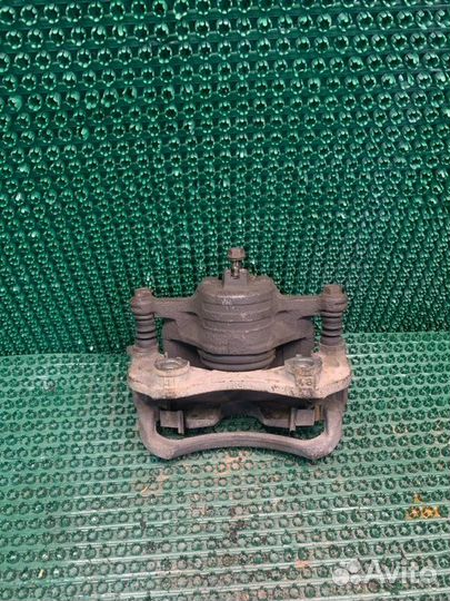 Суппорт тормозной передний правый Nissan Expert