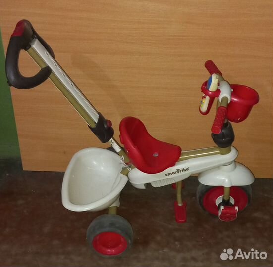 Трехколесный велосипед с ручкой