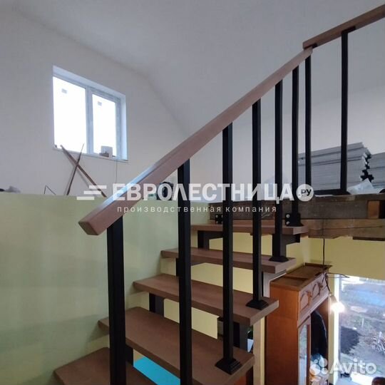 Лестница в дом на металлическом каркасе