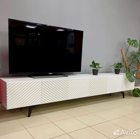 Тумба тв Bravo дизайнерская (на опорах)