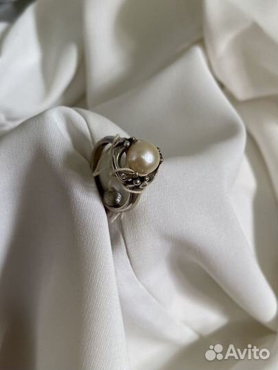 Новые кольцо и серьги с белым жемчугом