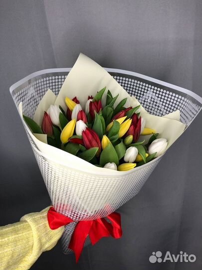 Букет из 31 тюльпана микс