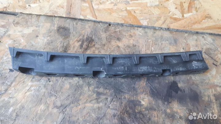 Направляющая заднего бампера левая Skoda Fabia 2